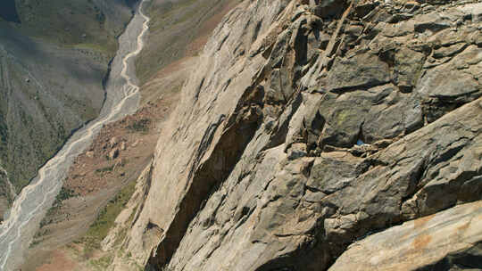 深山峡谷悬崖峭壁岩石视频素材模板下载