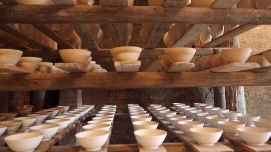 木架上的陶瓷碗坯素胚空镜运镜