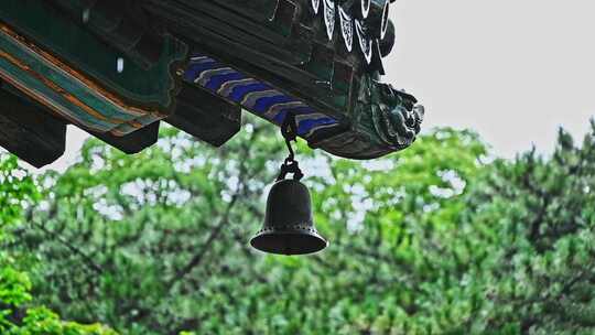 中国风寺庙古建筑下雨雨滴慢镜头