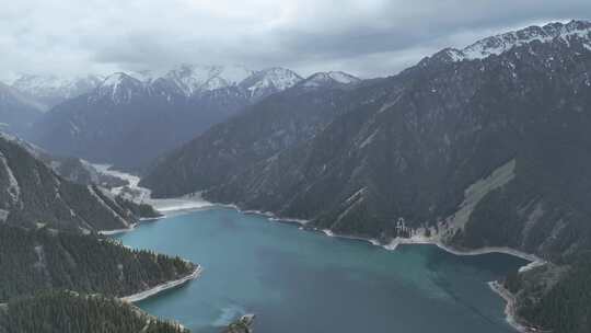 航拍新疆昌吉回族自治州阜康市天山天池风景