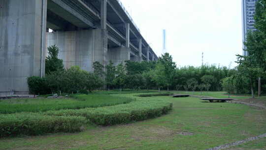 武汉青山区天兴洲大桥桥南公园