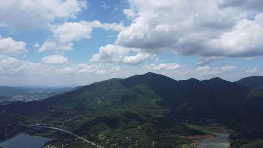 广东东莞：天气晴好 天空满是白云