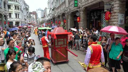 梧州岭南风情一条街骑楼城岭南文化人物出游