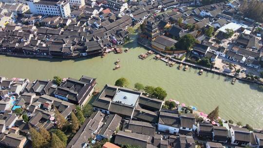 航拍的水镇风景