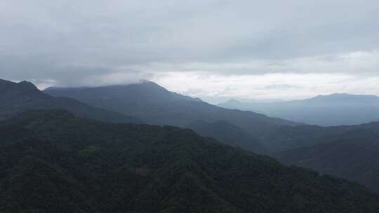 四川周边眺远山、山川巍峨