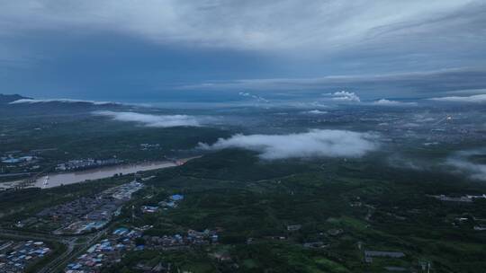 洛阳龙门伊阙伊河雨后云海