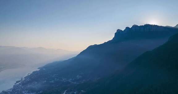 宜昌黄牛岩山峰日出航拍延时