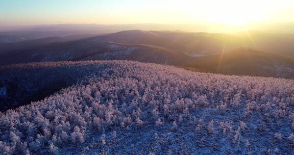 航拍大兴安岭雪色山林暮色