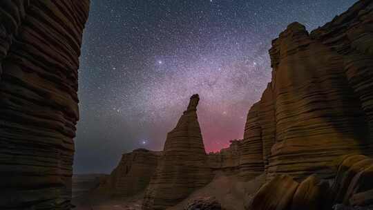 戈壁雅丹的银河星空延时视频素材模板下载