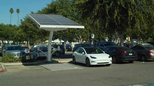 横版新能源汽车电动汽车太阳能