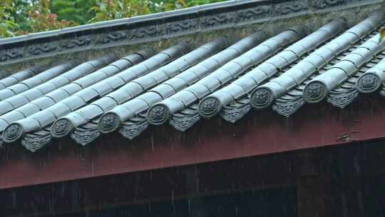 重庆雨季下雨屋檐实拍