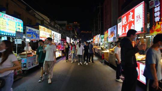 广西南宁中山路美食街夜市烧烤摊夜生活街景