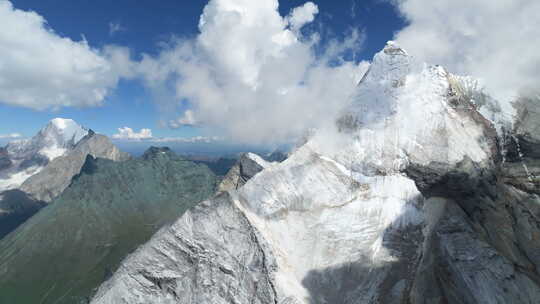 稻城亚丁 央迈勇 夏诺多吉雪山