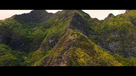 FPV无人机航拍夏威夷古兰尼牧场大海高山岛