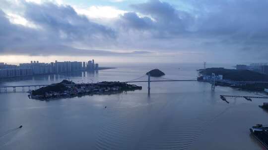 广东汕头岛屿旅游区海湾大桥清晨云海航拍