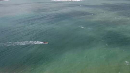 LANCHA EN EL MAR