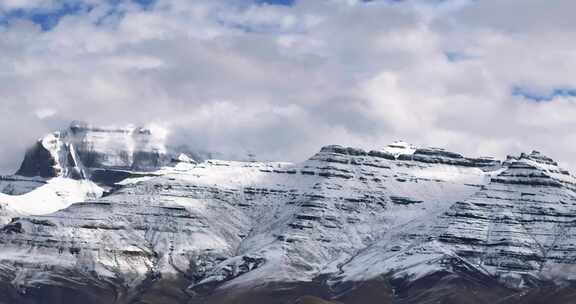 航拍西藏玛旁雍措雪山云海