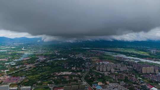 乌云压境暴风雨台风雷雨天气城市上空