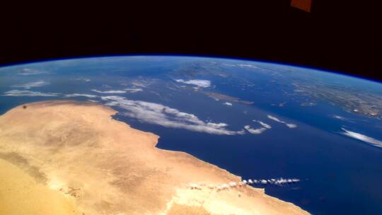 航拍利比亚和埃及的空间分界线