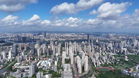 航拍广西柳州城市大景蓝天白云天际线