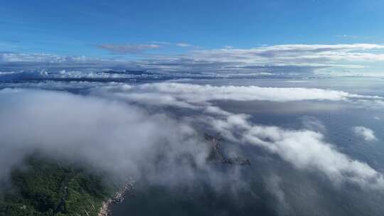 人间仙境海上大海海岛云雾缭绕航拍