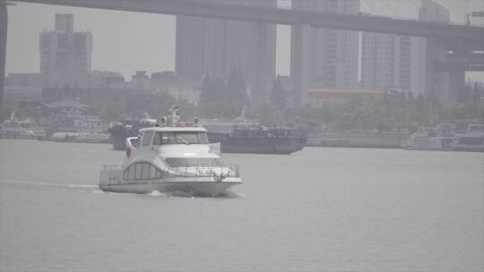 上海货运船货轮黄浦江面渔人码头