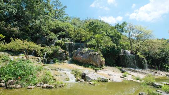 假山流水瀑布泉水小溪高山流水