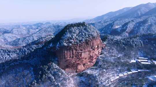 雪景天水麦积山石窟