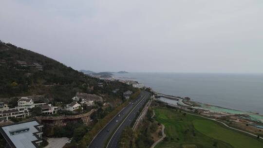 航拍青岛海边公路