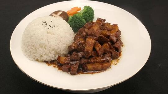 台湾美食卤肉饭预制菜 红烧肉盖饭