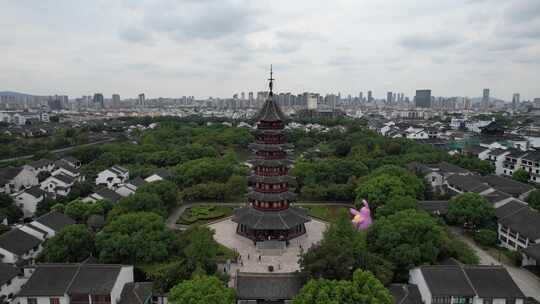 古塔周边古建筑群及城市远景风光