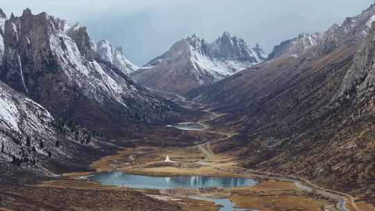 航拍四川阿坝莲宝叶则景区山水风光