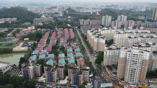 广东东莞：隐贤山庄附近住宅小区鳞次栉比