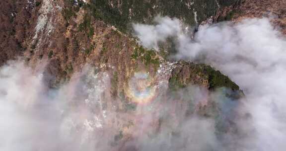 航拍川西清晨山林云海间的佛光景观