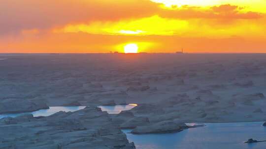 青海海西大柴旦水上雅丹航拍4k视频