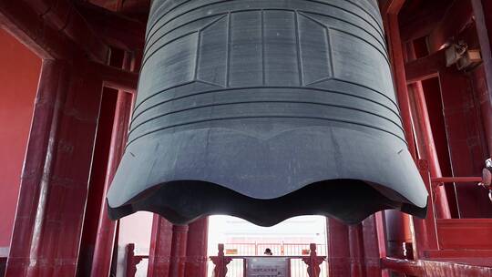 4K升格实拍北京钟楼上报时用铜制铸造大钟