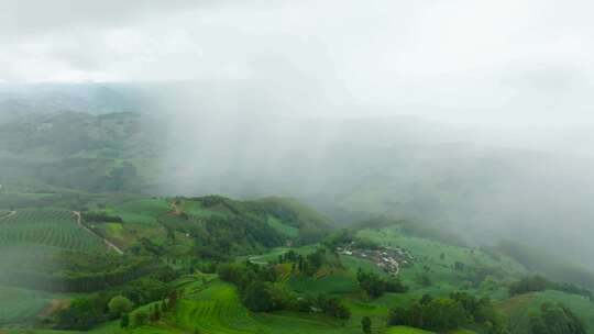 山间 大山 高山 大雨