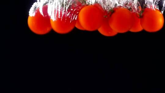 落水的番茄视频素材模板下载
