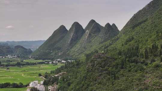 万峰林田园风光