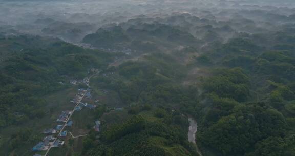 四川乐山丘陵地区日出薄雾