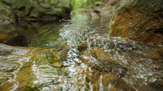 清澈山泉小溪矿泉水山涧