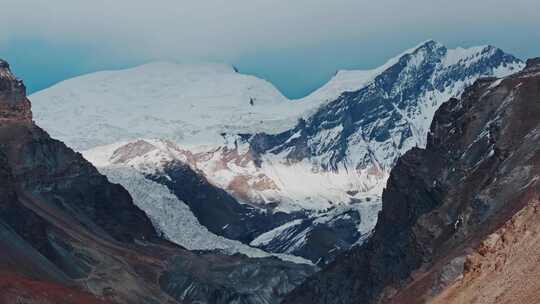 新疆塔县的雪山