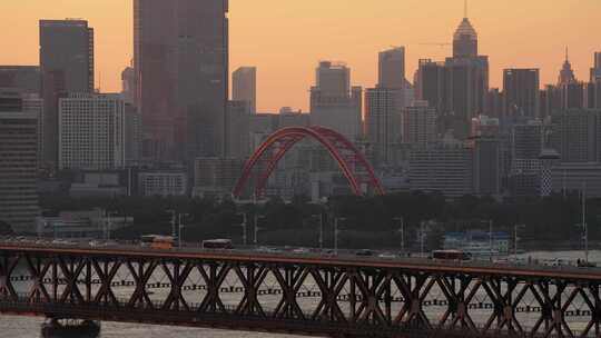 武汉地标建筑长江大桥交通道路车流