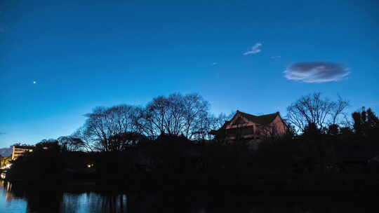 【延时】公园湖泊树林夜景