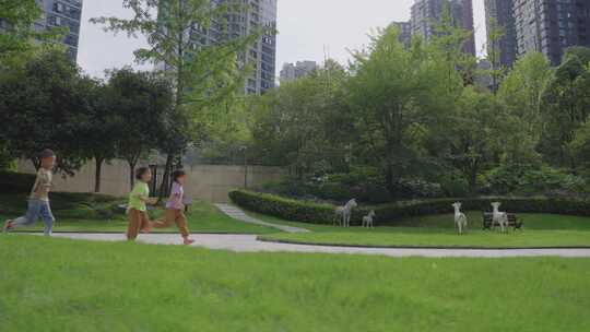小孩草坪奔跑儿童节祖国未来城市宣传片