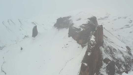 青海拉脊山冬日雪山航拍4K视频灰片未调色