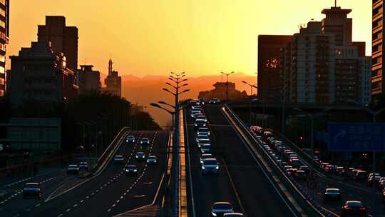北京城市道路早晚高峰拥堵的车流视频素材模板下载