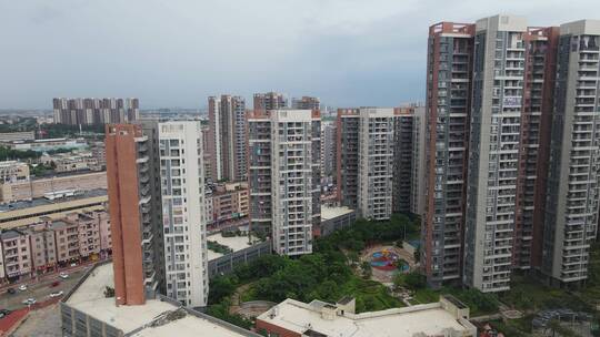 雨后的城市住宅区