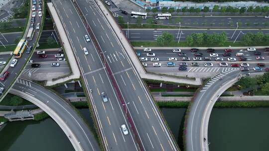 4K下班高峰期道路车流航拍