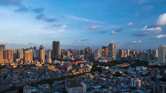 广州市区密集建筑群与阳光蓝天白云延时风光
